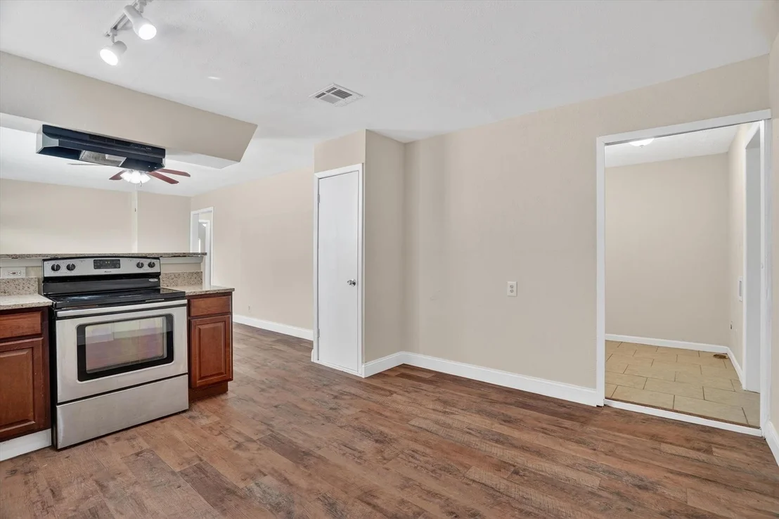 Photo of 1102 Poindexter Avenue