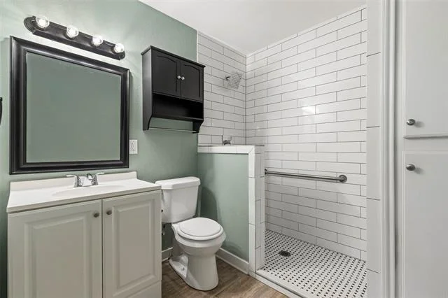 Photo of 2425 Larchmont Drive