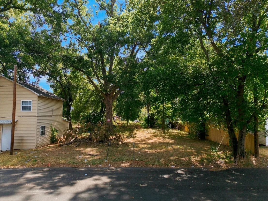 Photo of 805 McKeen Street