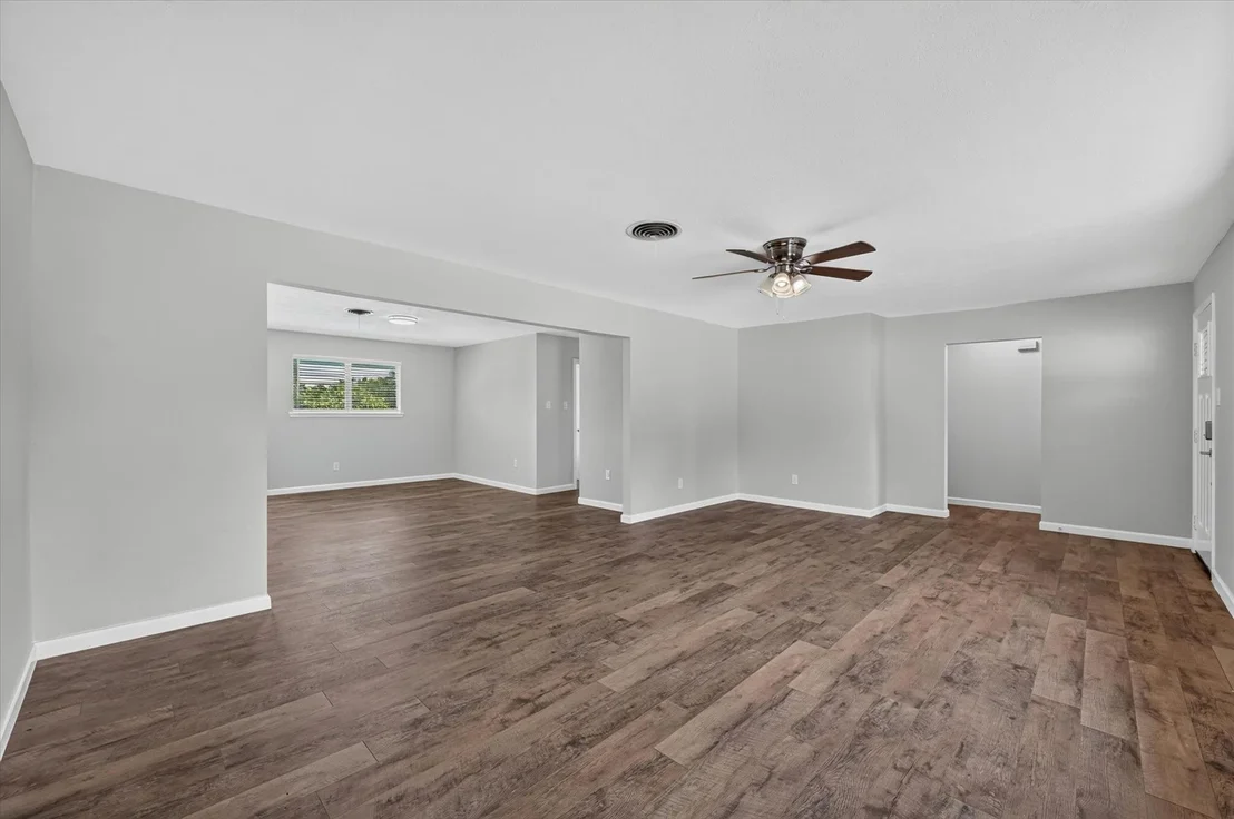 Photo of 154 Hallmark Drive W