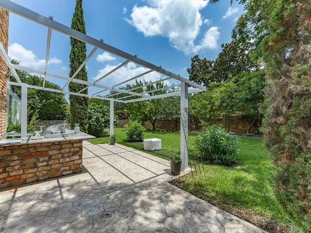 Photo of 6160 Spring Valley Road