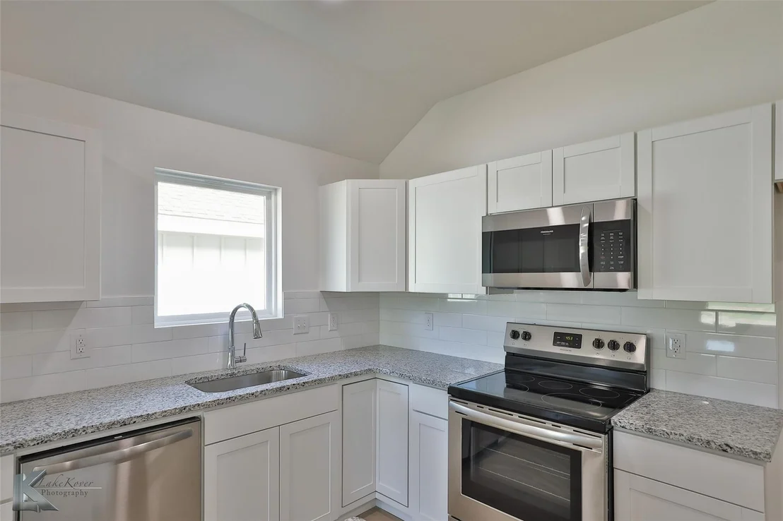 Photo of 2571 Bel Air