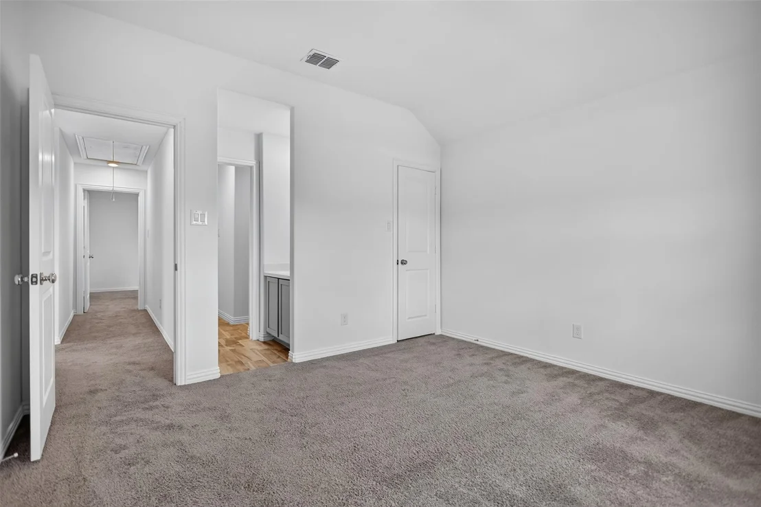 Photo of 729 Lombard Lane