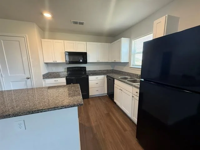 Photo of 7649 Vineyard Drive