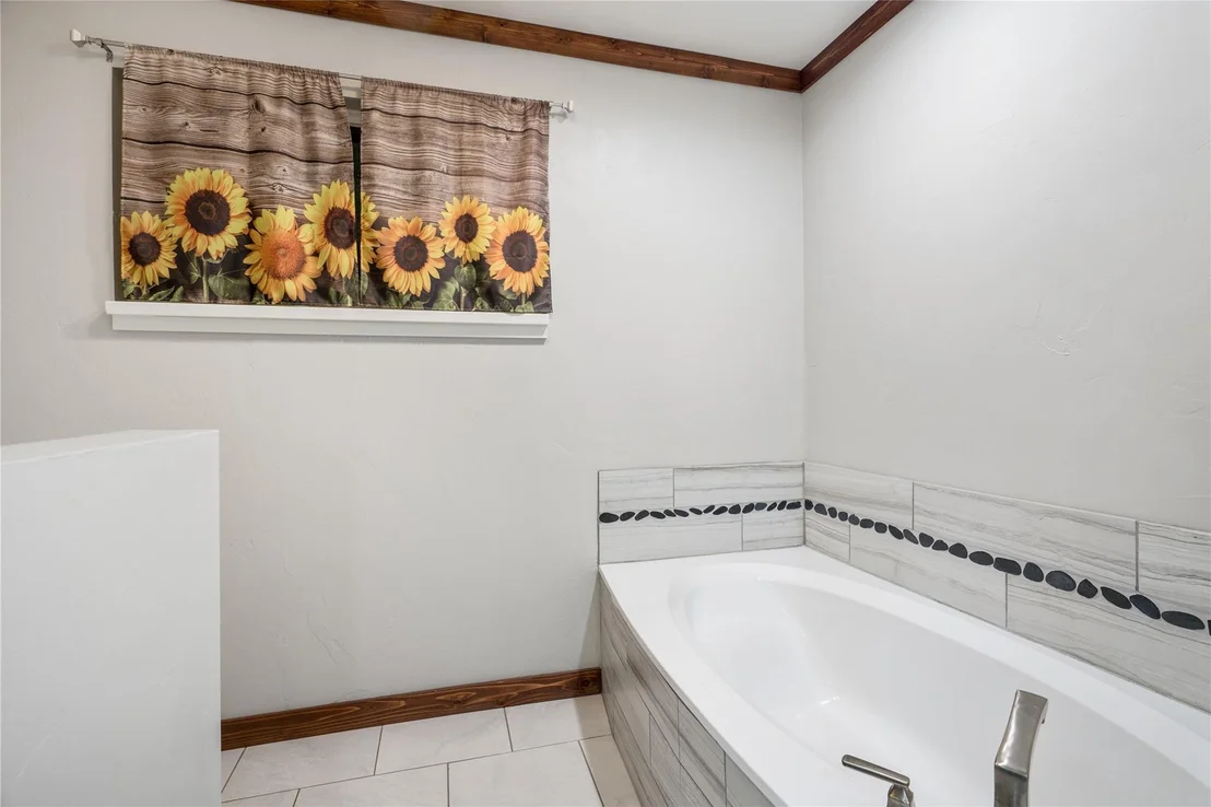 Photo of 207 Shadowwood Trail
