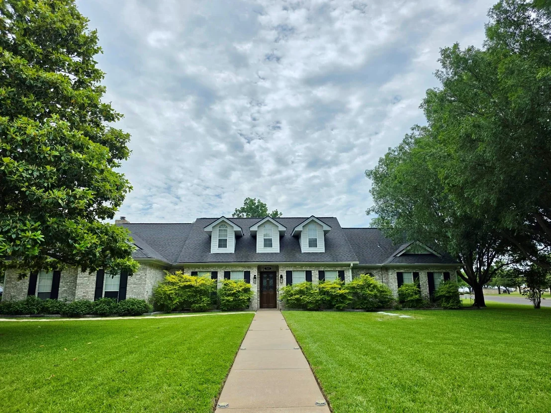 Photo of 520 Red River Road