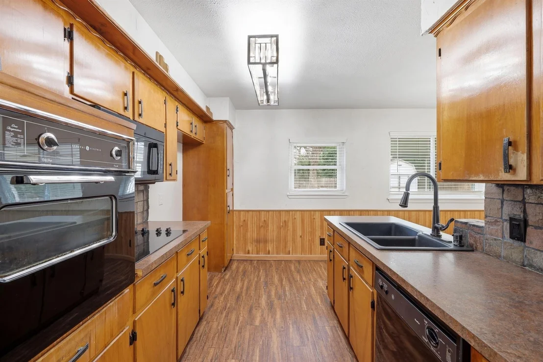 Photo of 806 Waggoner Drive