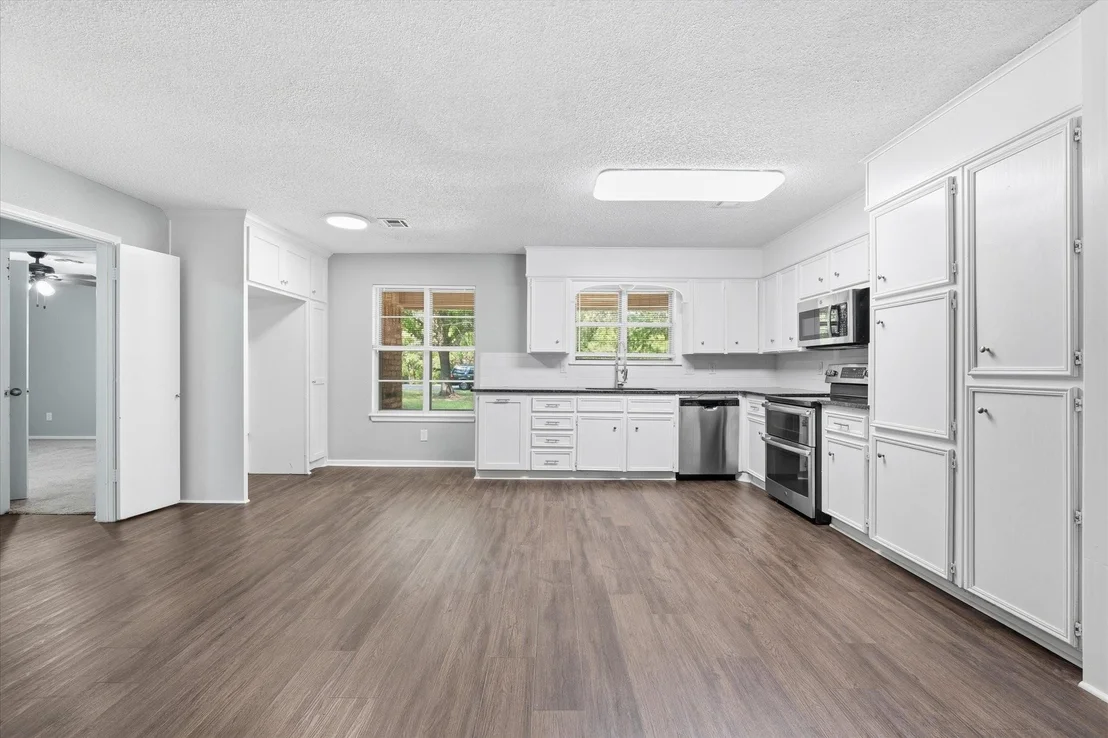 Photo of 140 Towne West Drive