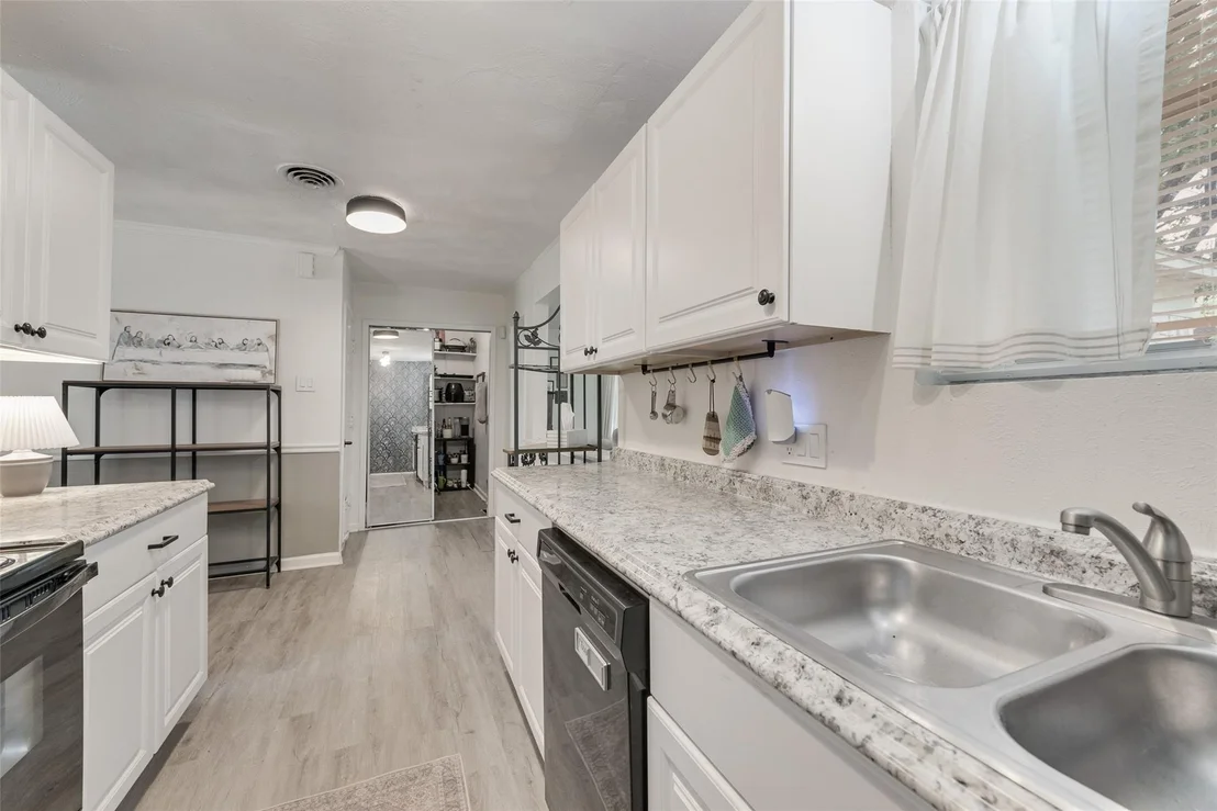 Photo of 3008 Albany Drive