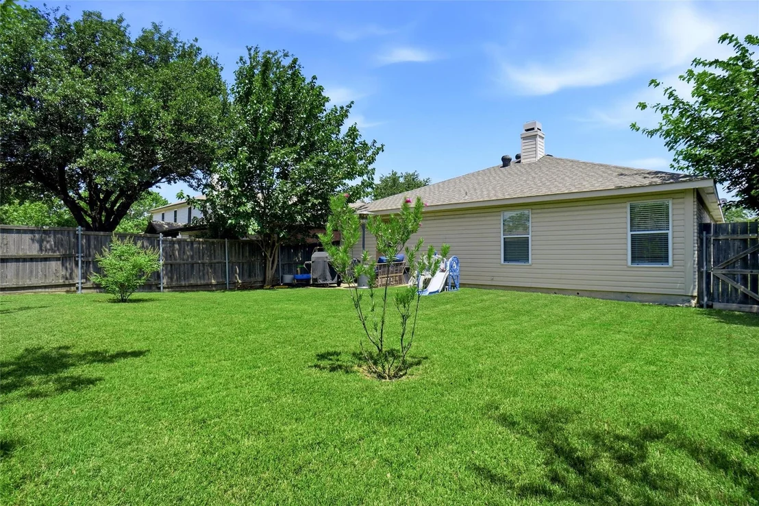 Photo of 2208 Maple Drive