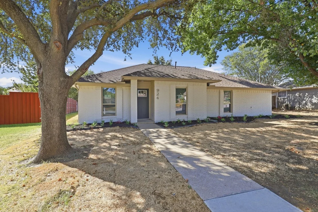 Photo of 924 Edgefield Trail