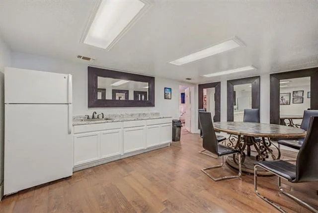 Photo of Unit A at 1024 Us-377