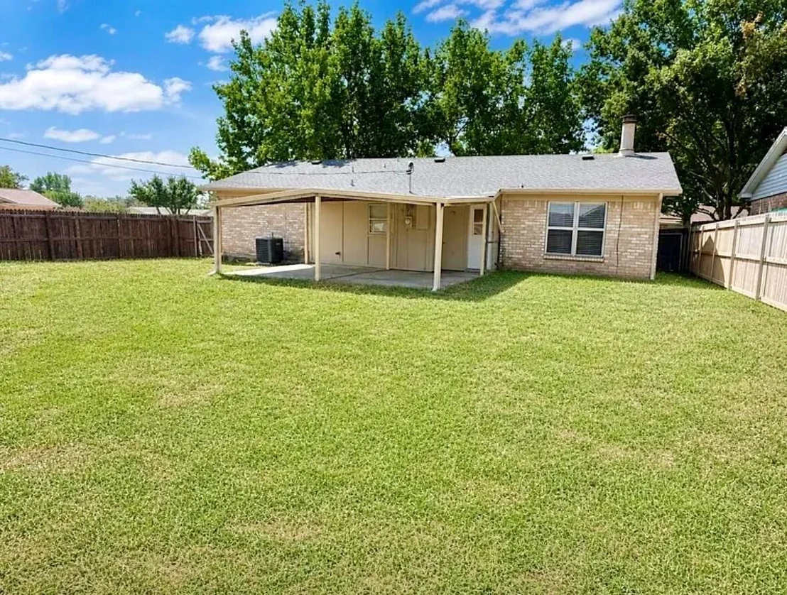 Photo of 915 Lemontree Drive