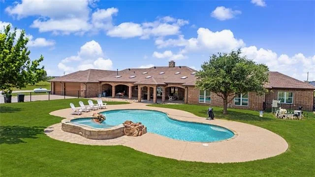 Photo of 6815 Hardwick Road