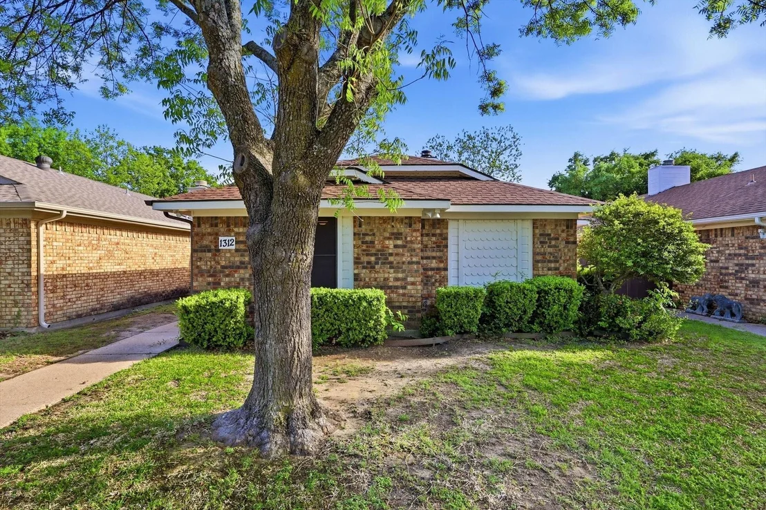 Photo of 1312 Hackamore Street