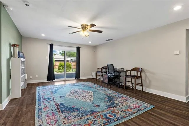 Photo of 2425 Larchmont Drive