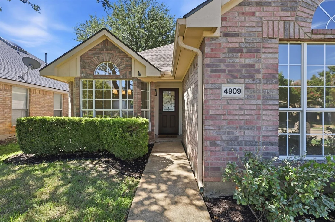 Photo of 4909 Silverweed Drive