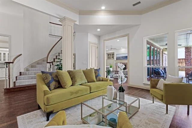 Photo of 5937 Glendower Lane