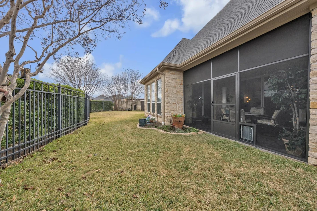Photo of 2400 Vineyard Drive