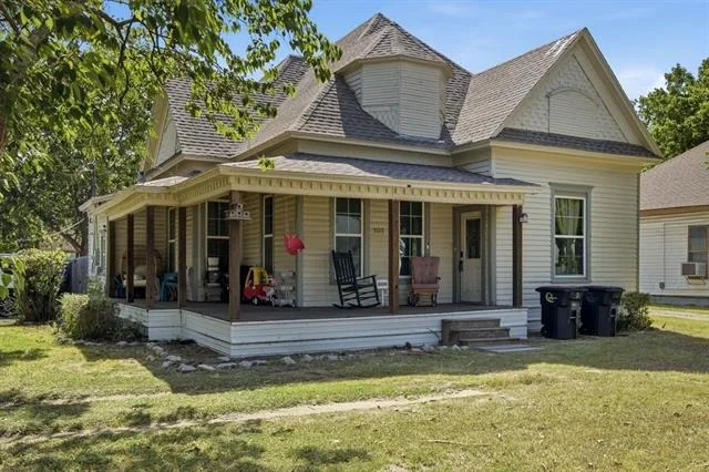 Photo of 303 N Douglas Avenue