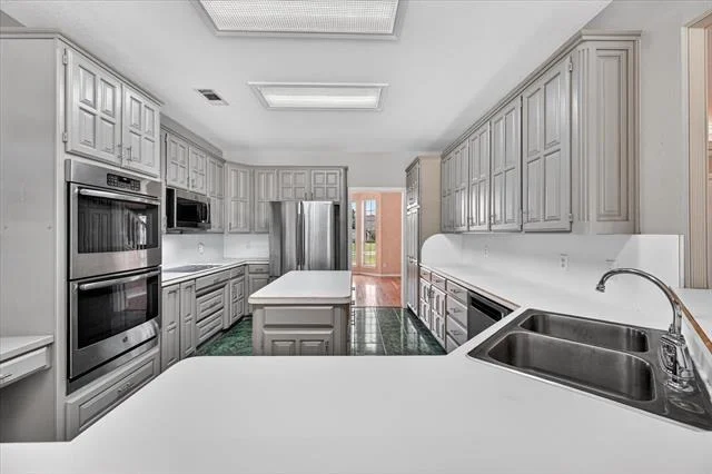 Photo of 2212 Summit Drive