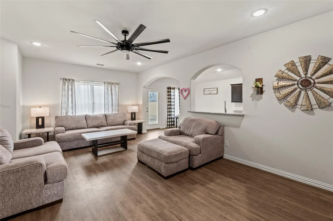 Photo of 115 Oak Springs Loop