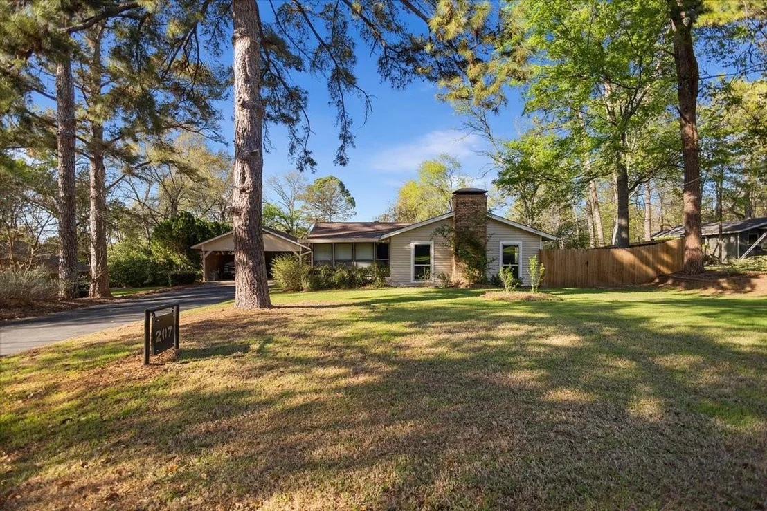 Photo of 207 Grass Knoll Drive