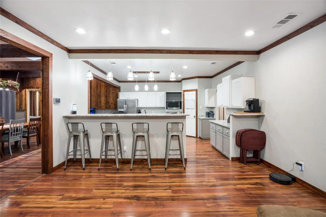 Photo of 207 Shadowwood Trail