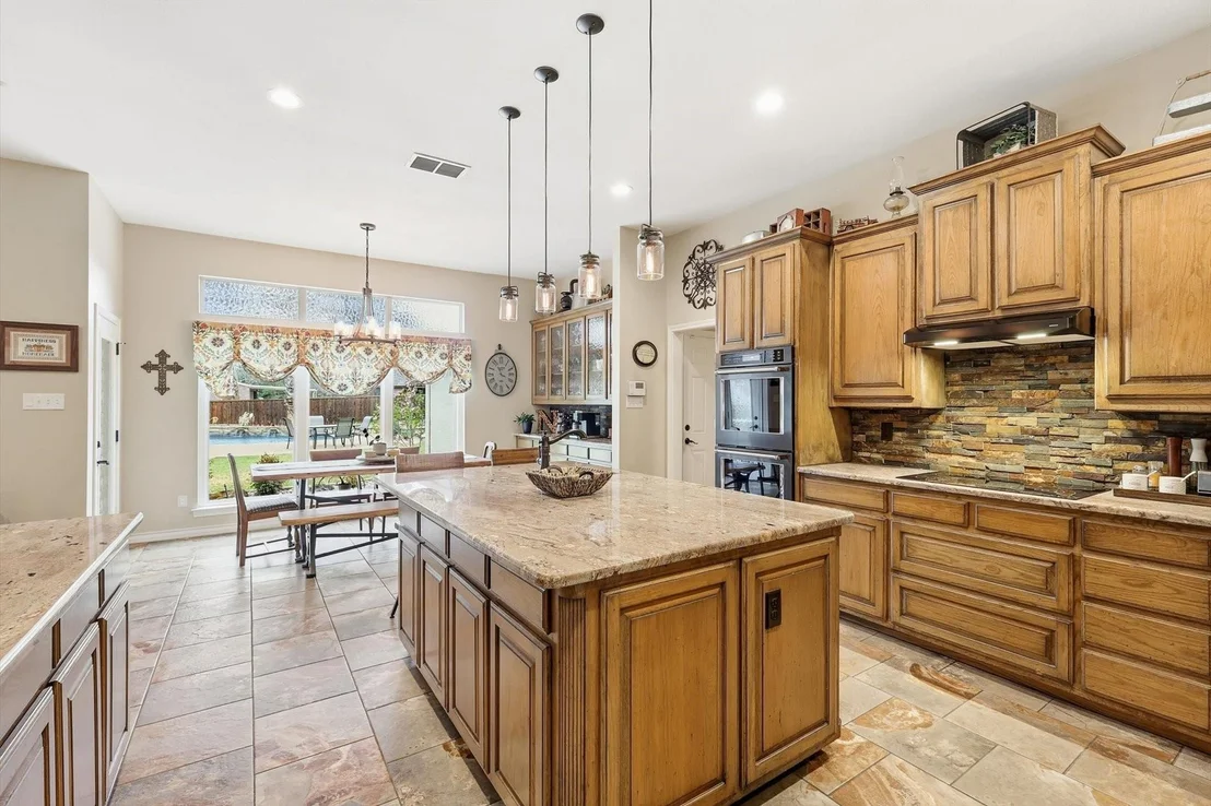 Photo of 312 Lakeside Oaks Circle