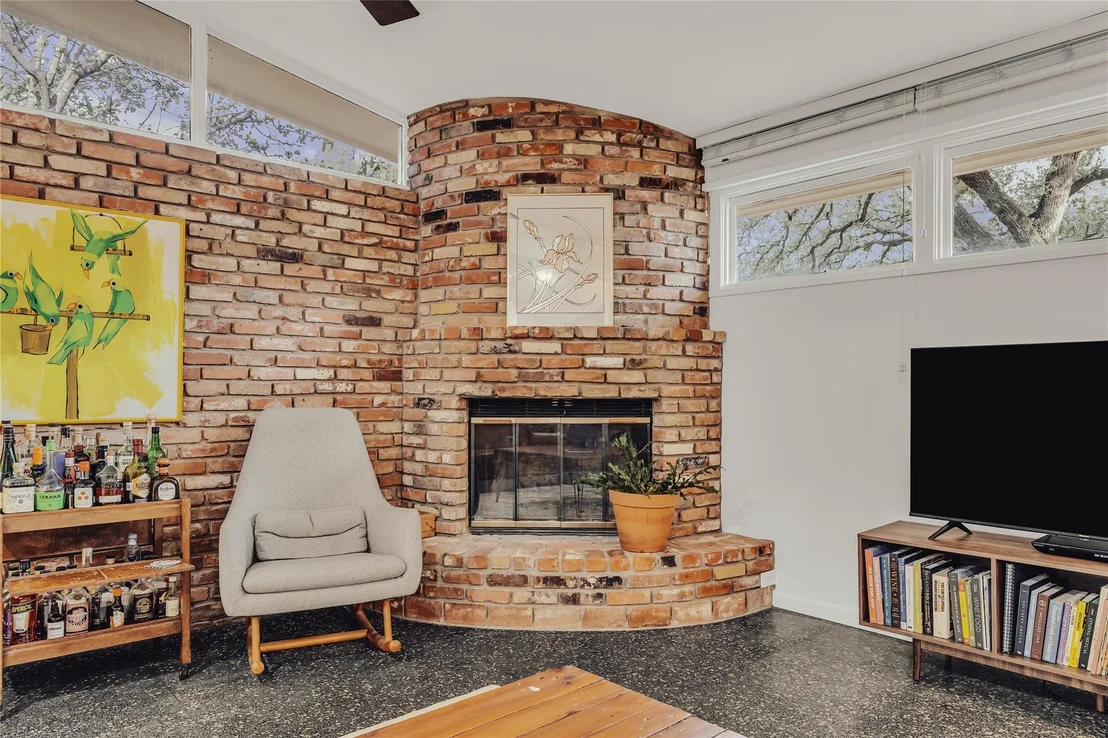 Photo of 2112 Gregory Lane