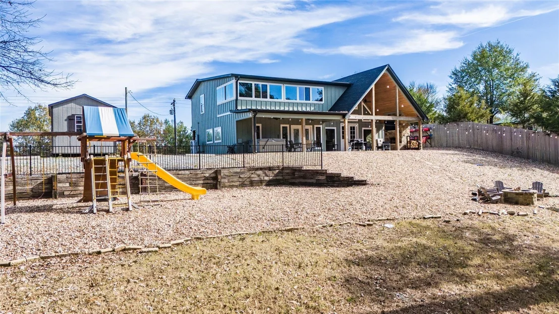 Photo of 449 Lakeview Circle