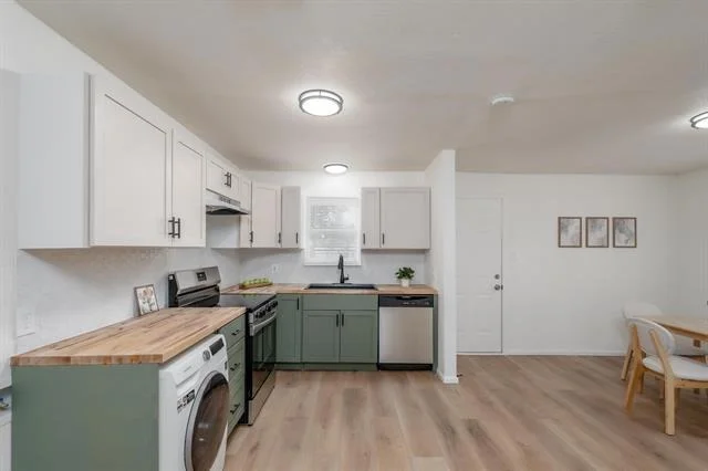 Photo of 2118 N Mockingbird Lane