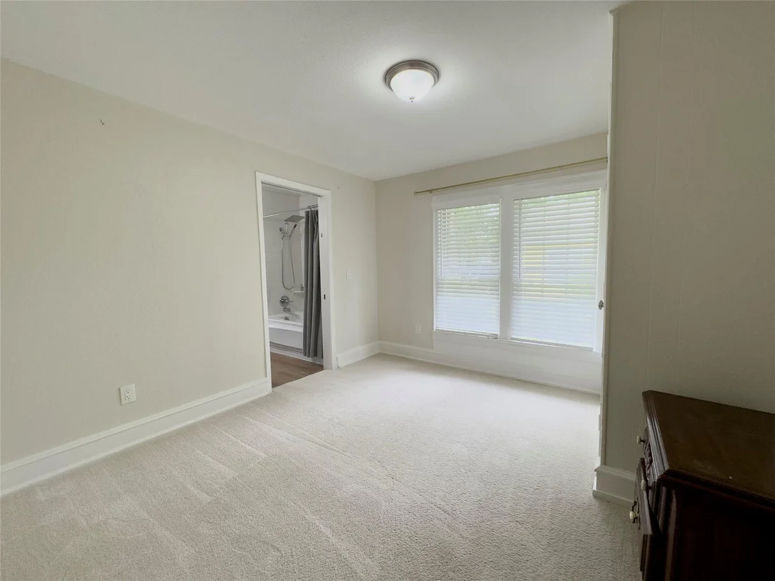 Photo of 1016 W Collins Street