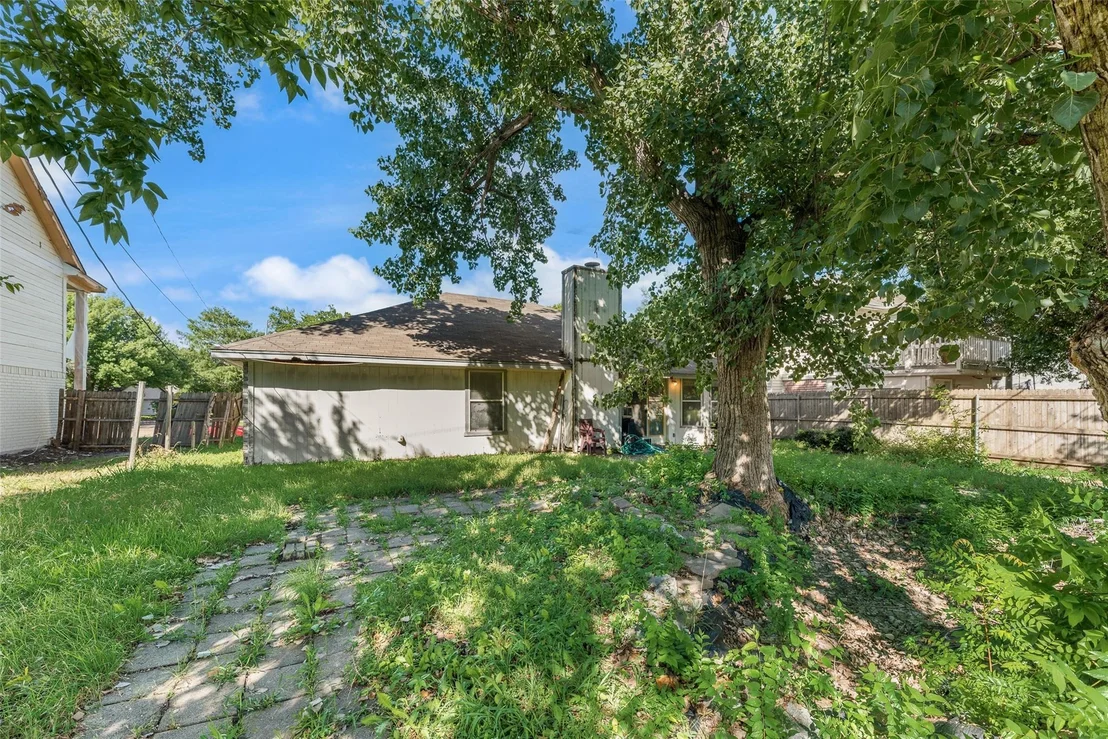Photo of 6010 Maple Leaf Drive
