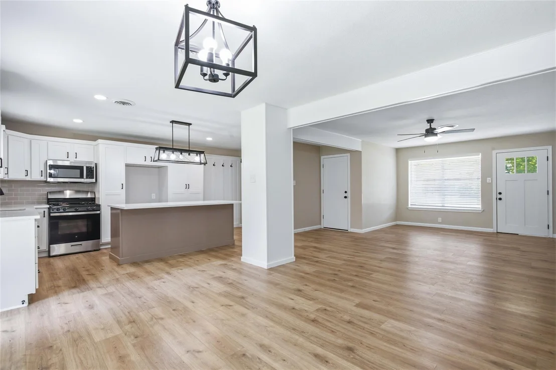 Photo of 1006 N Grant Drive