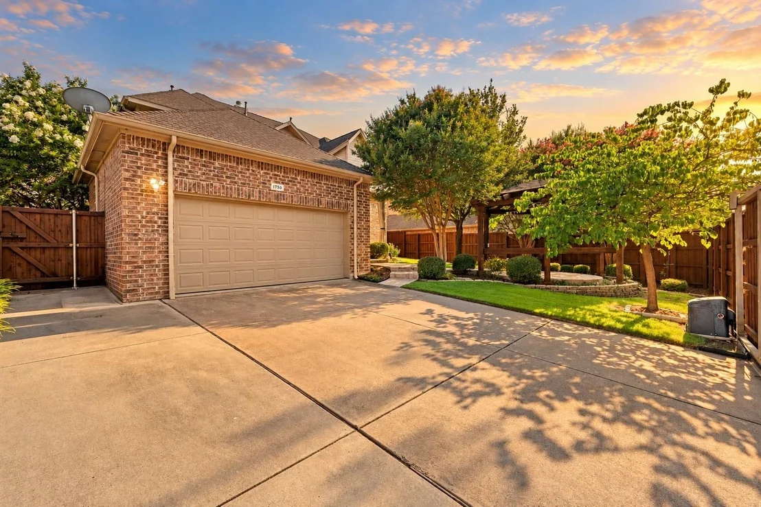 Photo of 1750 Lake Forest Drive
