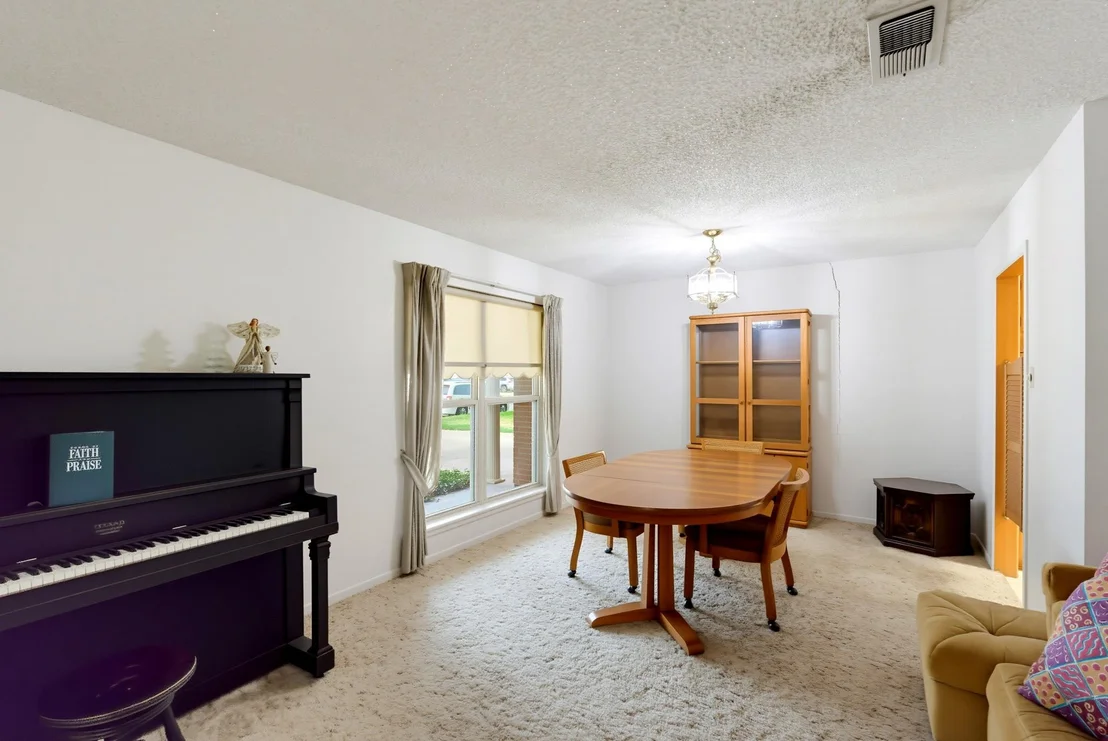 Photo of 709 Gary Ln