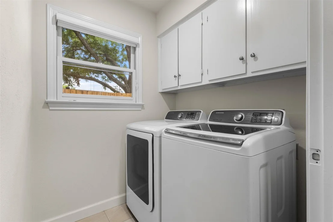 Photo of 908 Vinecrest Lane