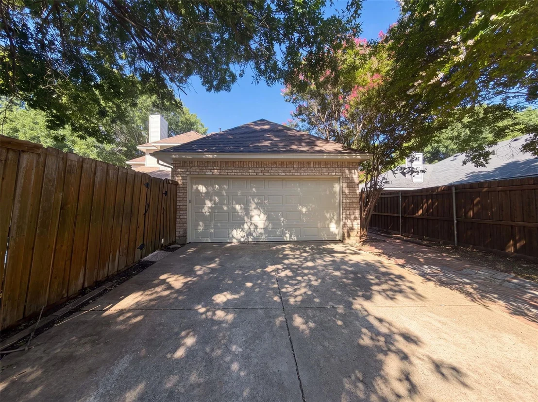 Photo of 905 Ridgemont Drive