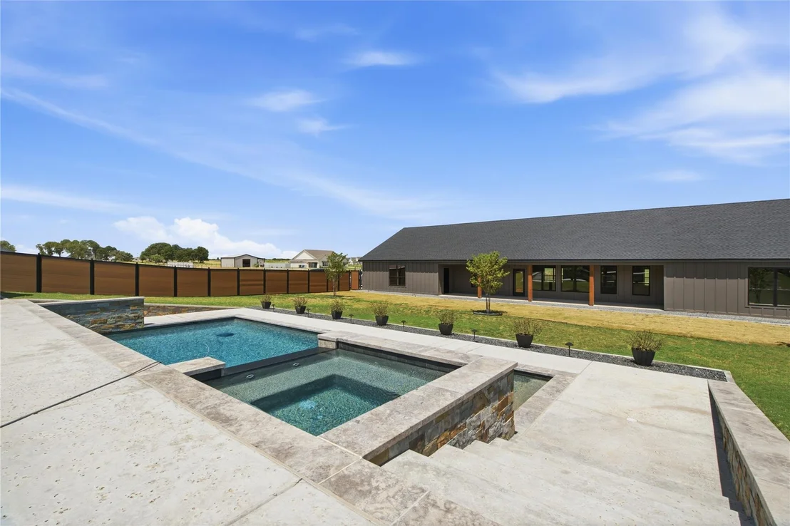Photo of 2223 Grass Roots Road