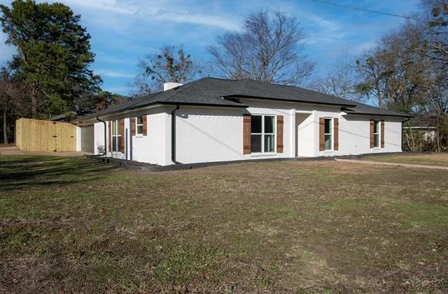 Photo of 411 W Heritage Drive