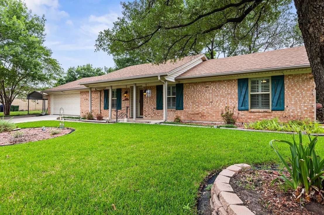 Photo of 7100 Canterbury Drive