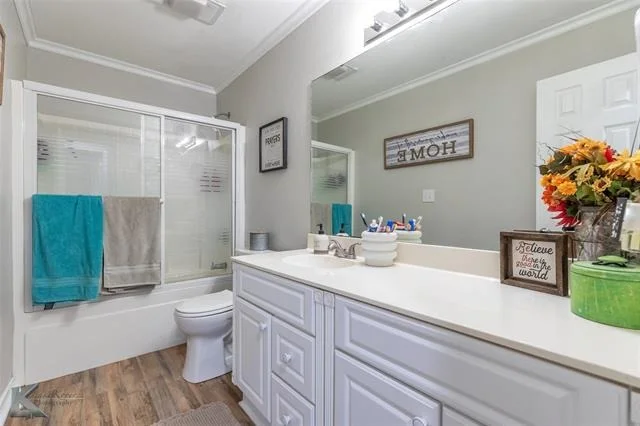 Photo of 1070 Larned Lane