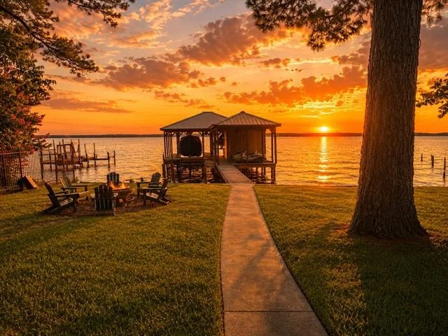 Photo of 17160 Lakeview Drive