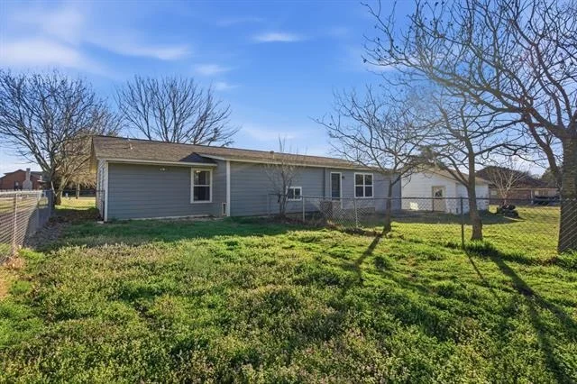 Photo of 143 Mohave Drive E