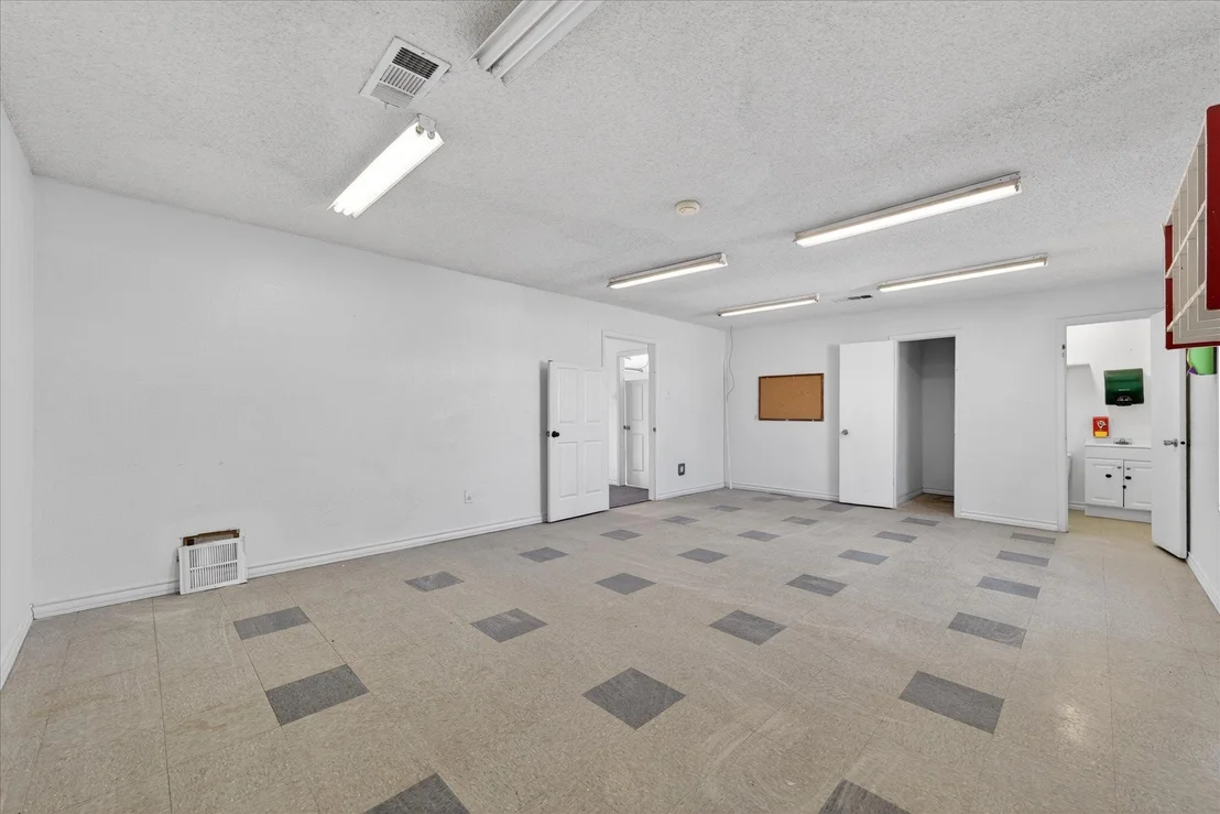 Photo of 611 W Spring Valley Road