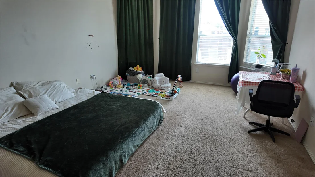 Photo of 421 Roundrock Lane