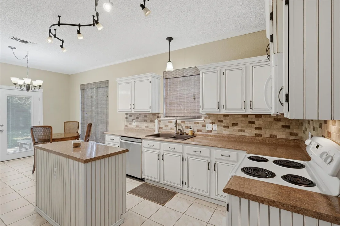 Photo of 609 Carette Drive