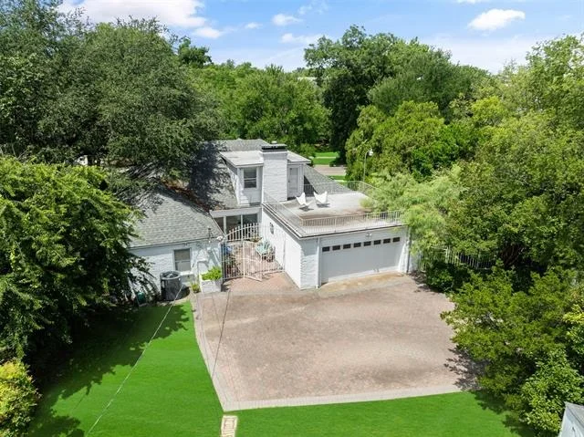 Photo of 622 N Brookside Drive