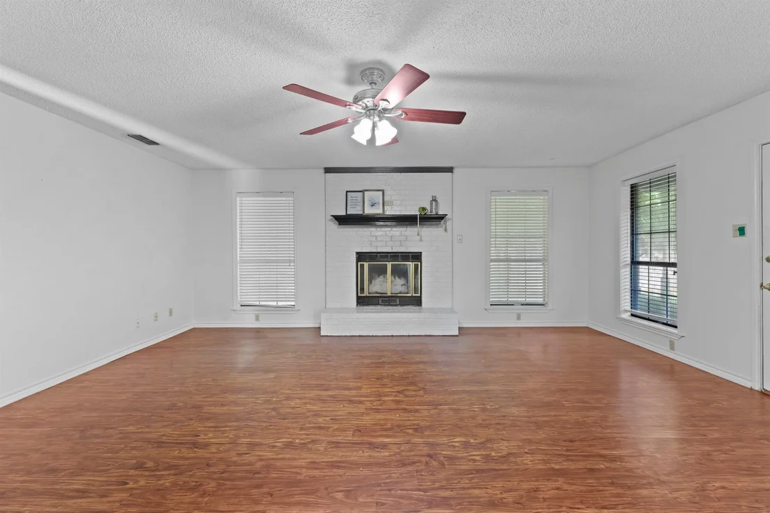 Photo of 1656 Pineview Lane